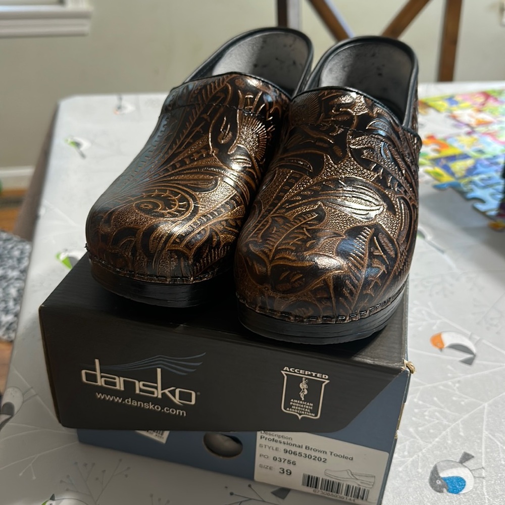 EUC Dansko brown tooled clog 39